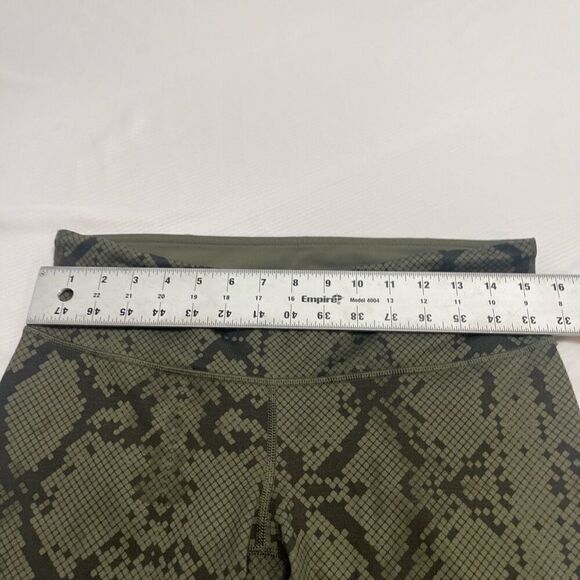 Lululemon Wunder Under 10 Green Snakeskin Luxtreme Crop RARE - Picture 3 of 11